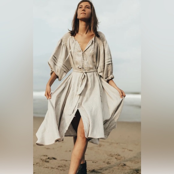 RARE FIND- INNIKA CHOO smock size 1. White, 100% linen. - Picture 2 of 15